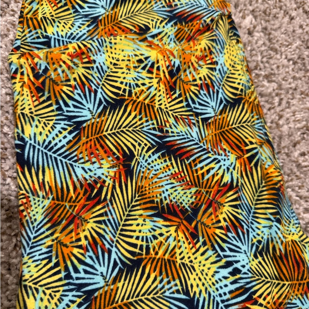 LuLaRoe Colorful Leaf Pattern Leggings